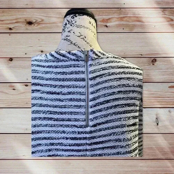 LOFT BLACK AND WHITE LIGHT SWEATER SIZE LARGE WITH STRIPES - Picture 5 of 6